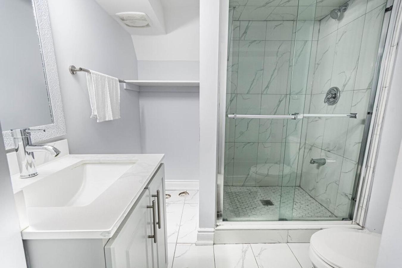 Garden 2 Bedroom Apt - Free Parking Wifi Laundry Workstation Brampton Buitenkant foto