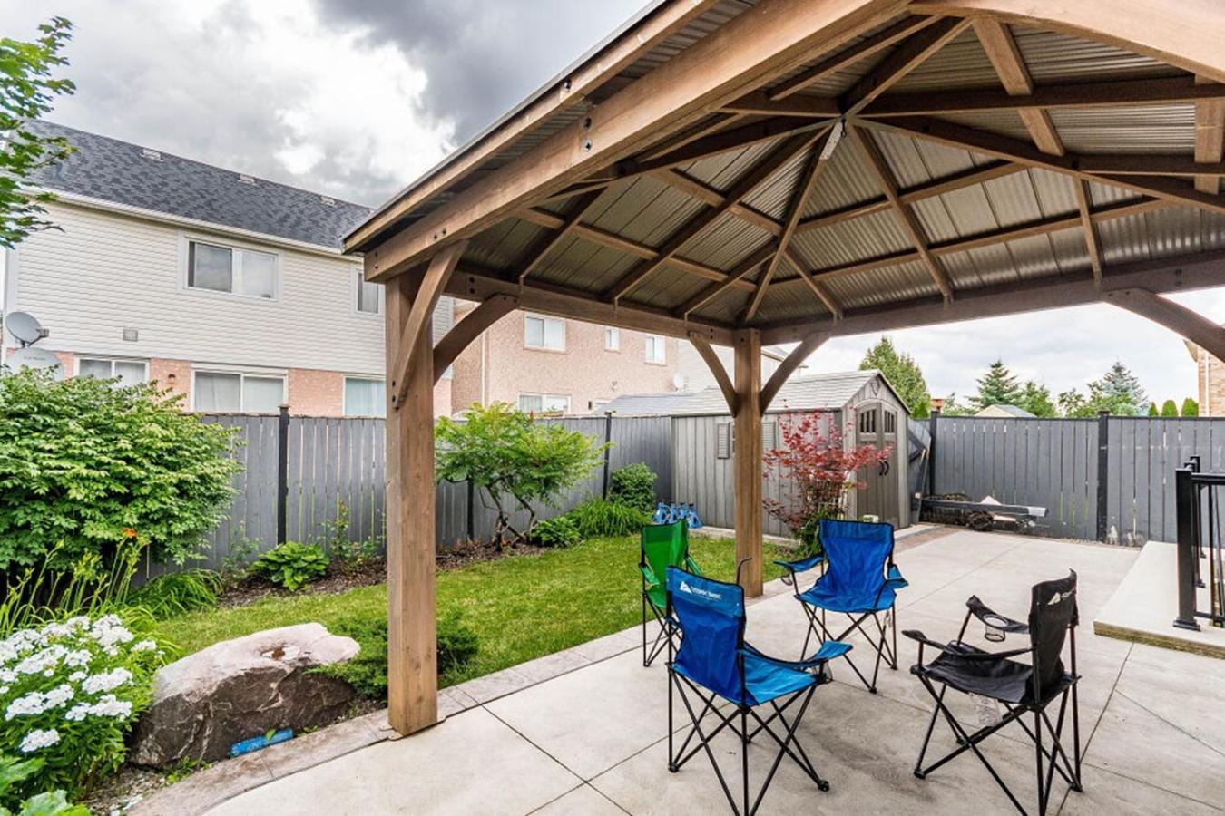 Garden 2 Bedroom Apt - Free Parking Wifi Laundry Workstation Brampton Buitenkant foto